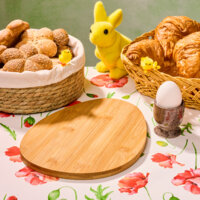 Een afbeelding van AH Houten plank ovaal ei