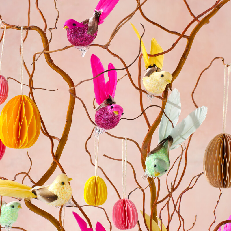 Een afbeelding van AH Honeycomb hanger ei geel 6cm