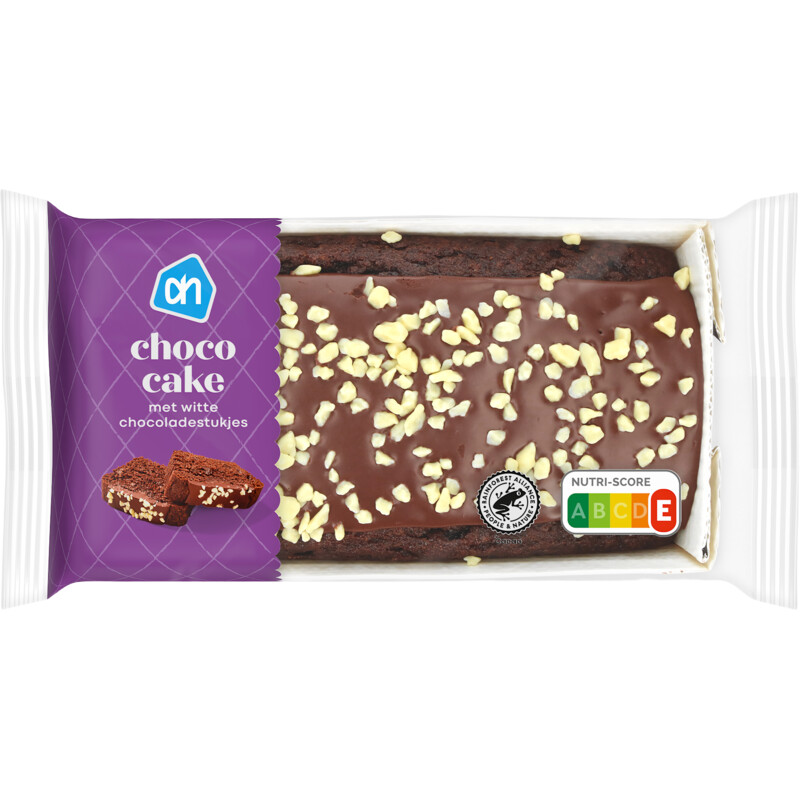 Een afbeelding van AH Choco cake met witte chocolade stukjes