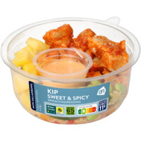 Een afbeelding van AH Mini saladbowl kip sweet & spicy