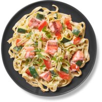 Een afbeelding van AH Romige pasta zalm courgette verspakket