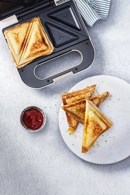 pdp-image-Blue Home Tosti-ijzer beige