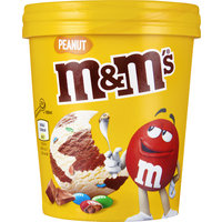 Een afbeelding van M&M'S Pinda chocolade roomijs in beker