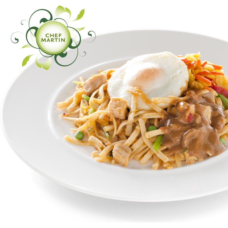 Een afbeelding van Chef Martin Bami goreng met kipdij en satésau en ei