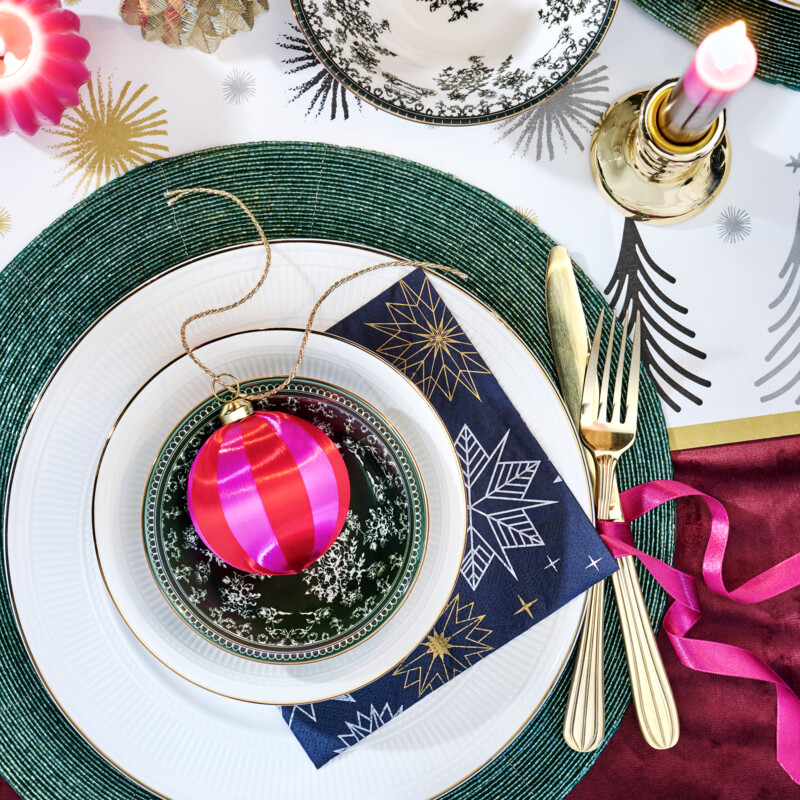 Een afbeelding van AH Excellent Vormkaars rond ribbel roze