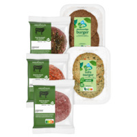 Een afbeelding van Alle AH Greenfields beefburgers en AH Terra plantaardige burgers 2 stuks