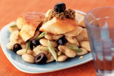 Maïskipfilet met boterbonen en tapenade