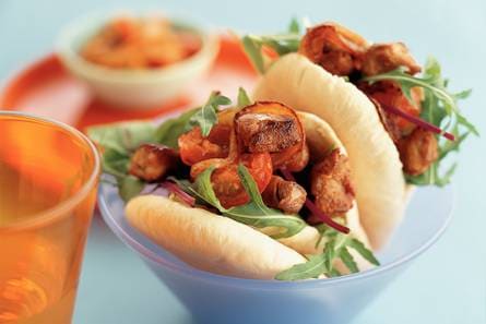 Pitabroodjes met lamsvlees en tomatenrelish