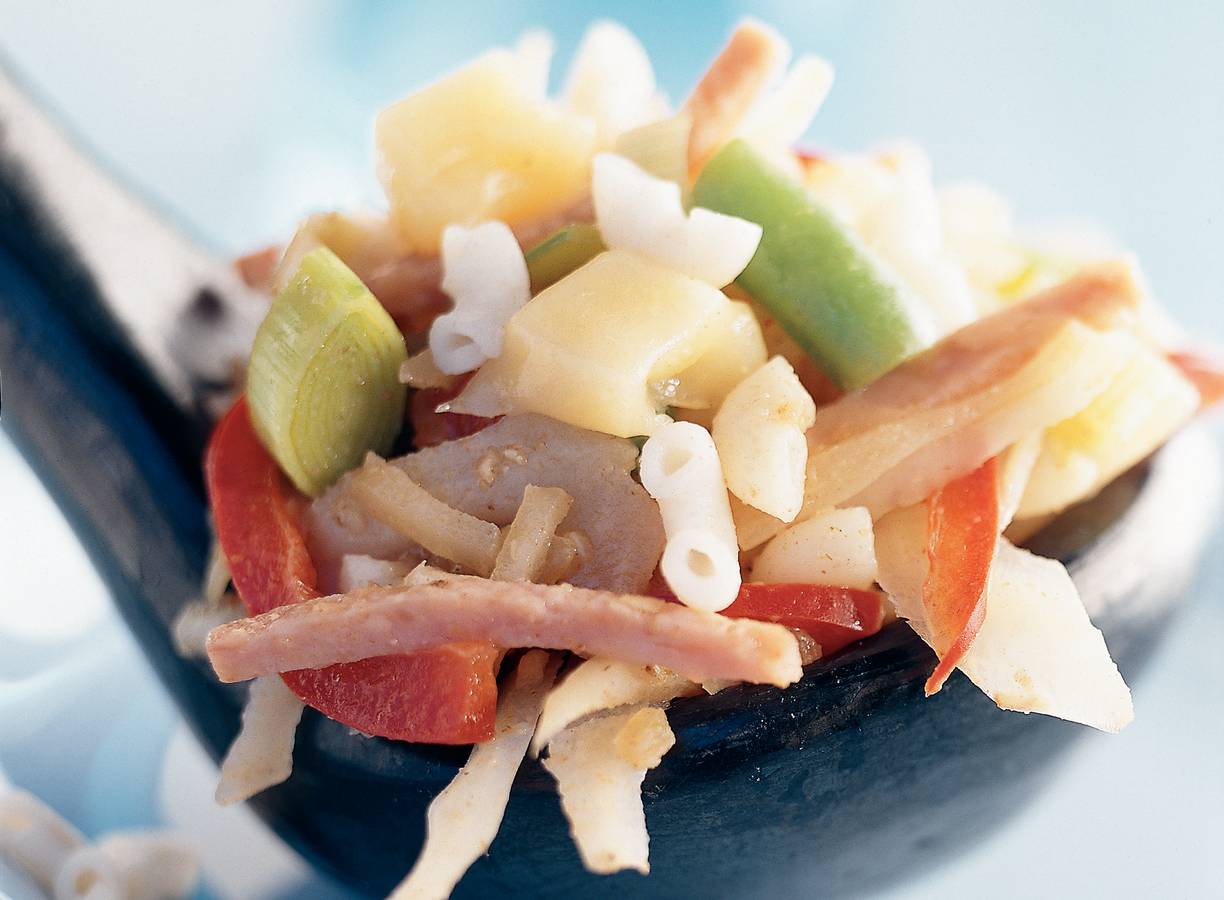 Macaroni met boemboe ham en kaas