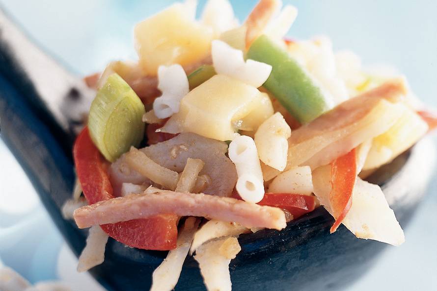 Macaroni met boemboe ham en kaas