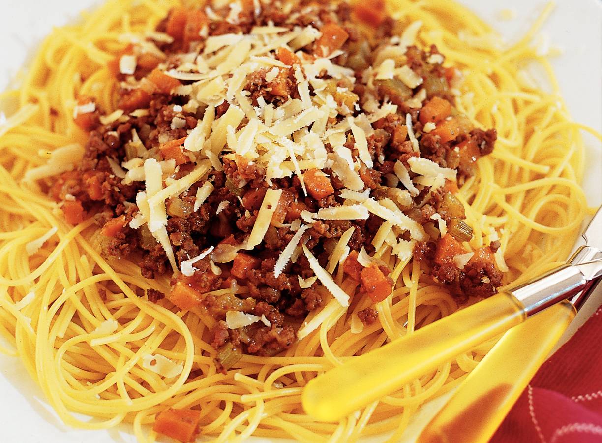 Echte Italiaanse spaghetti bolognese recept - Allerhande | Albert Heijn ...