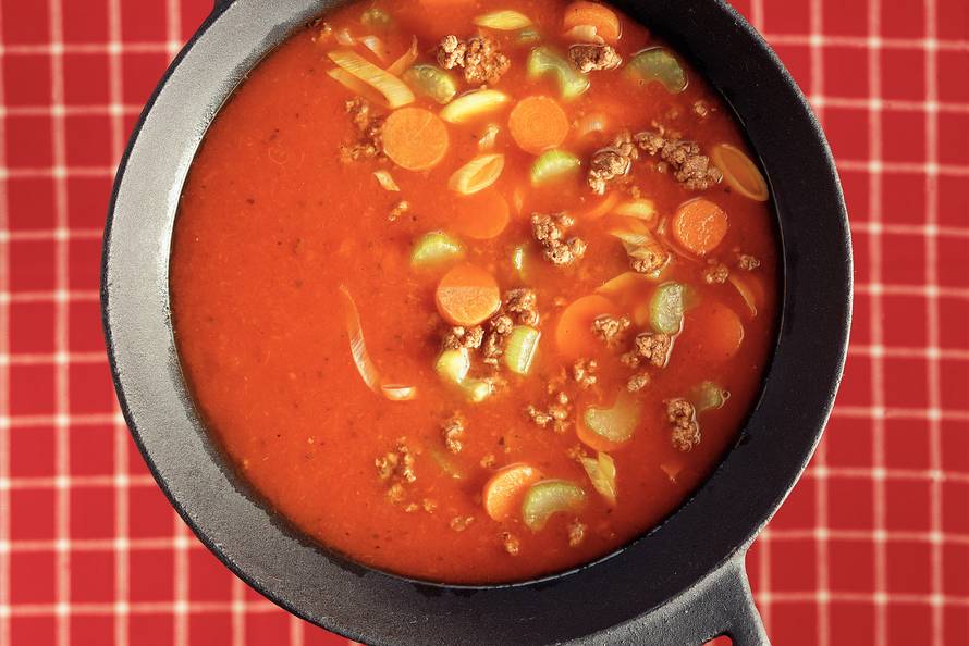 Tomaten-roerbaksoep met gehakt