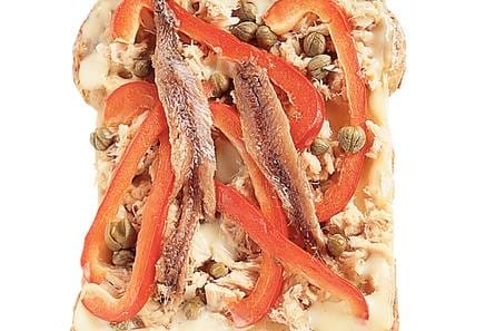 Tonijntosti met ansjovis