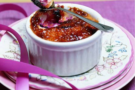 Nectarine- en yoghurt-crème brûlée