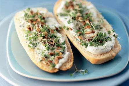 Verse kruidenbroodjes