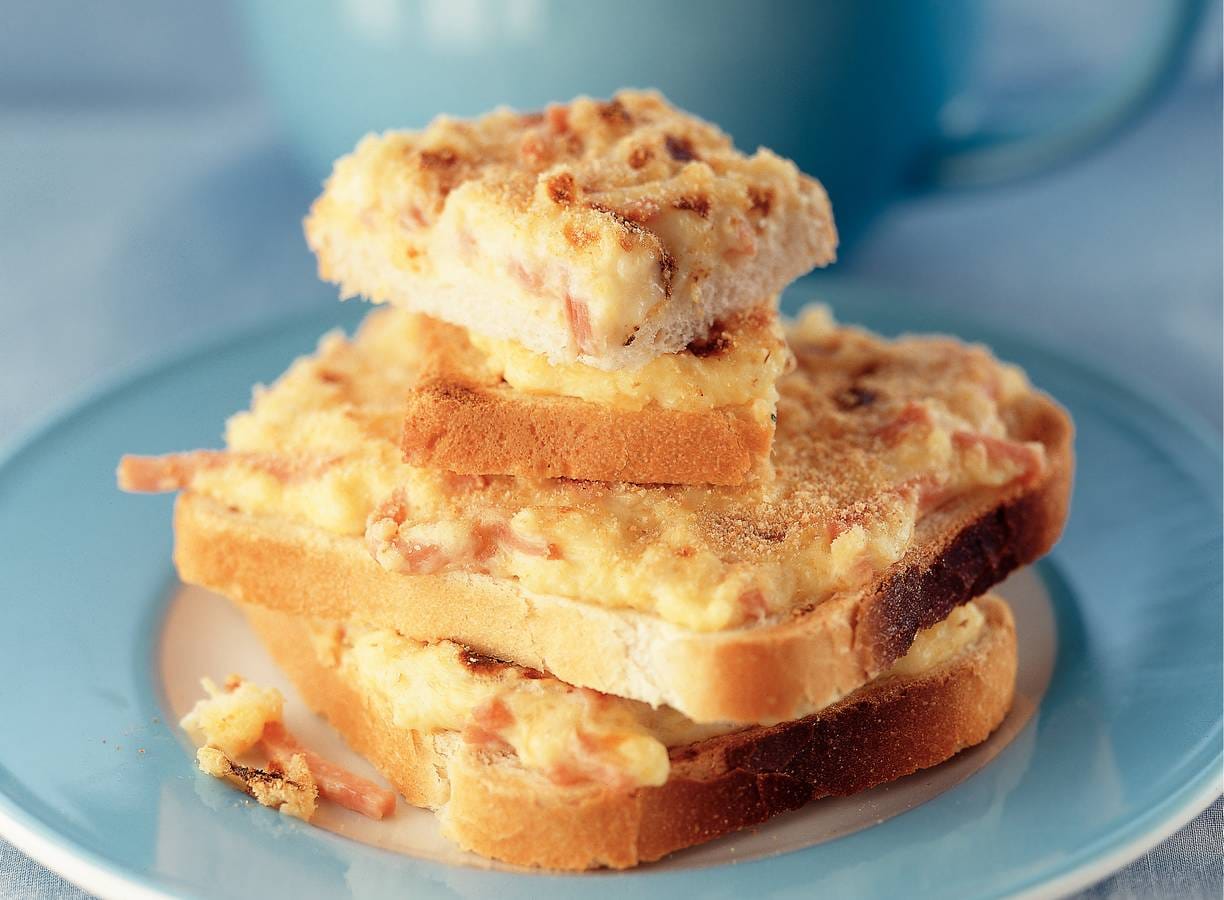 Warme ham-kaasragoutbroodjes