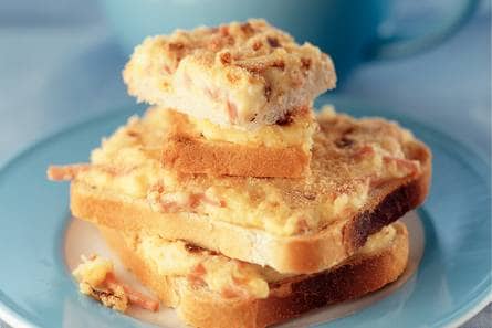 Warme ham-kaasragoutbroodjes