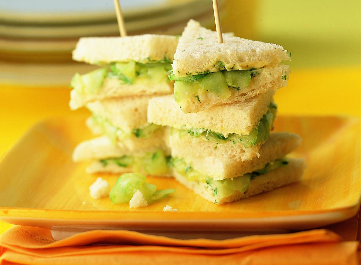 Komkommersandwiches met dilleboter