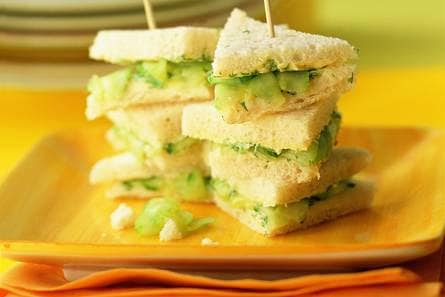 Komkommersandwiches met dilleboter