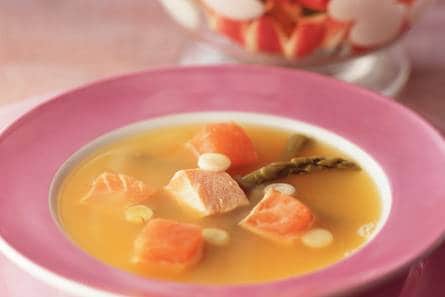 Asperges met zalmblokjes in oosterse bouillon
