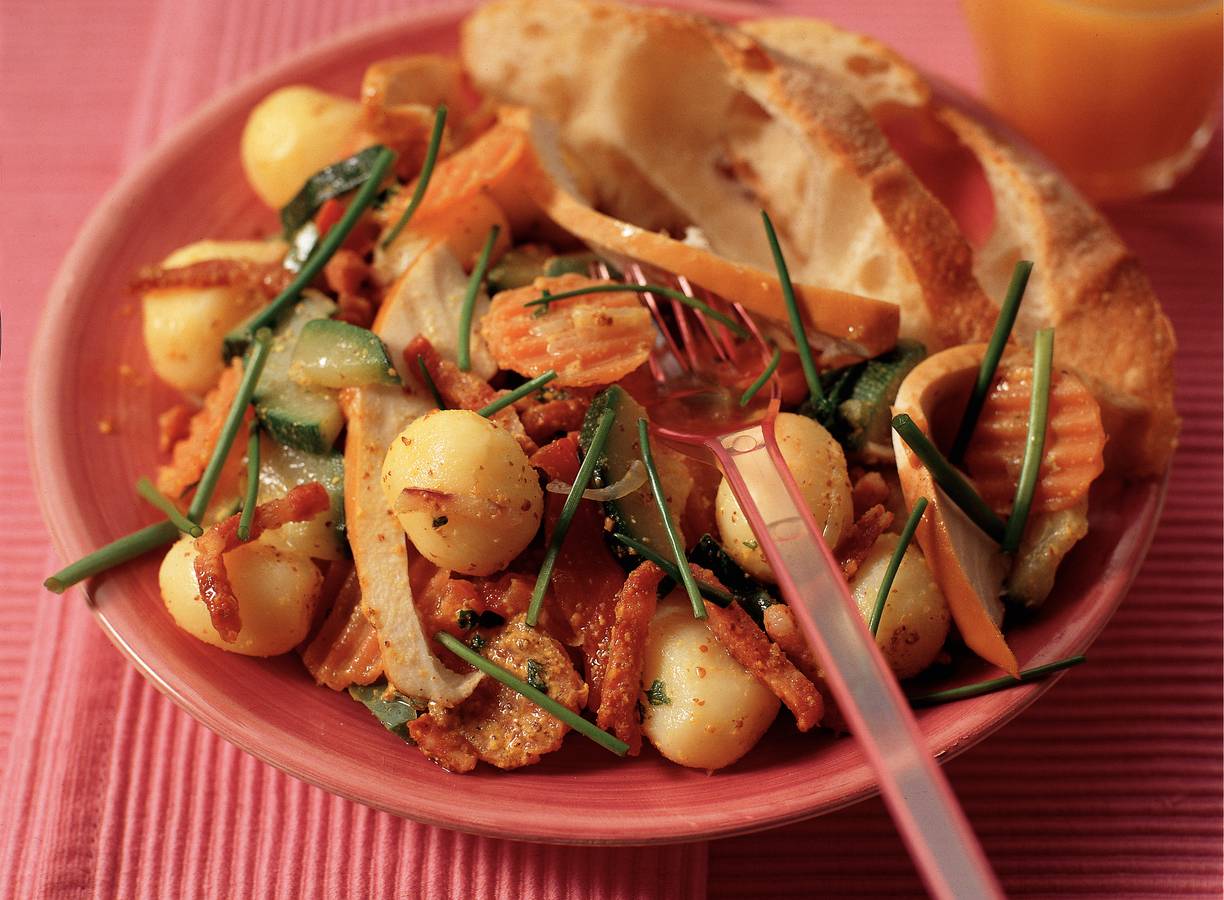 Lauwwarme aardappelmaaltijdsalade