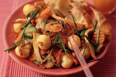 Lauwwarme aardappelmaaltijdsalade