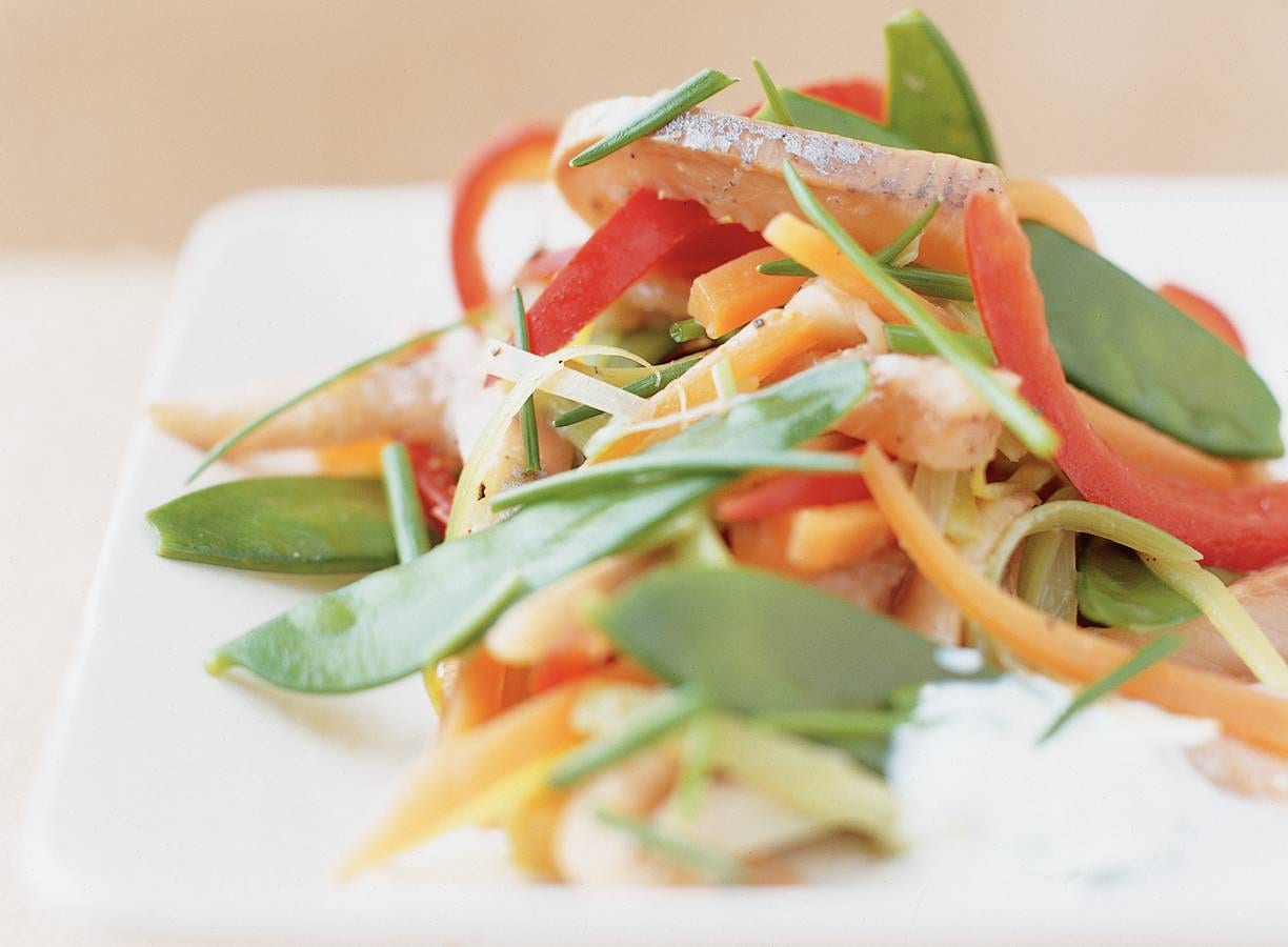 Lauwe haringsalade met groentereepjes