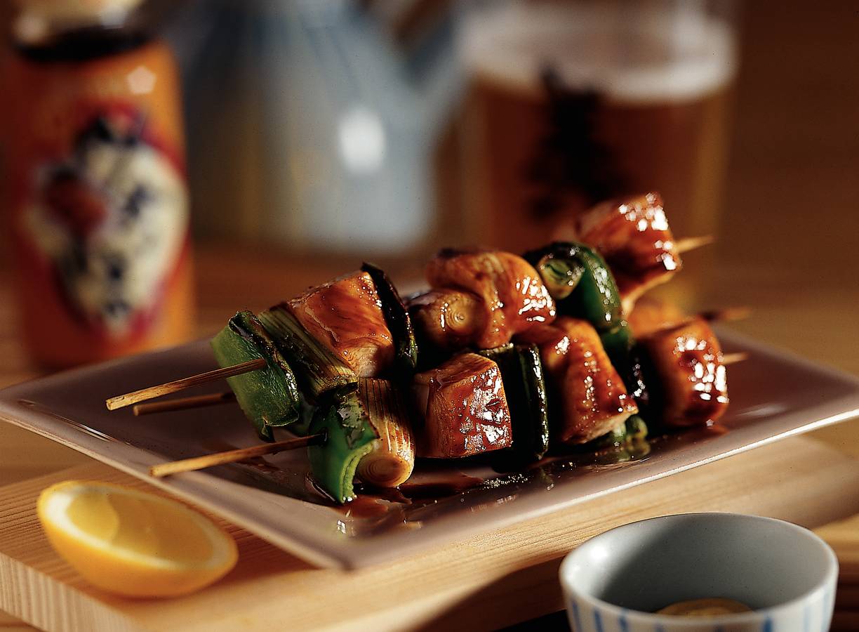 'Yakitori' met paprika en bosui