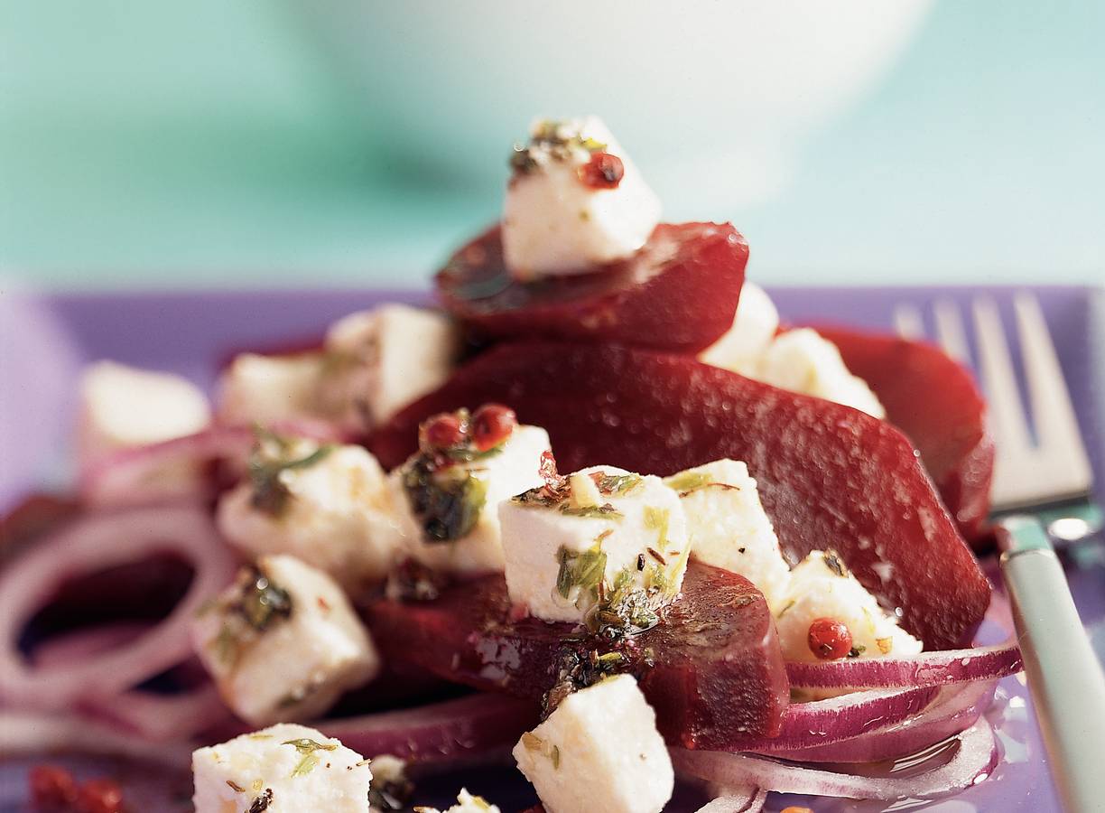 Salade van bietjes met koude knoflookaardappeltjes