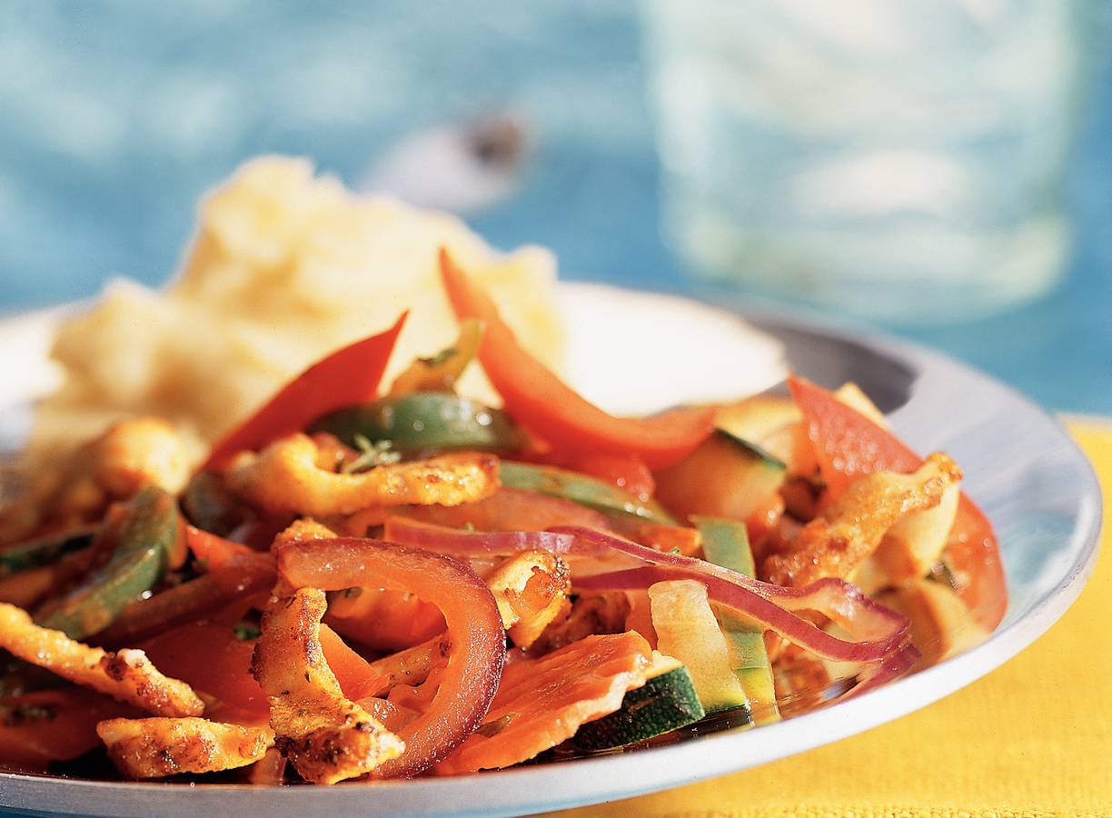 Ratatouille met kipreepjes en kaaspuree