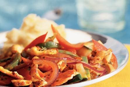 Ratatouille met kipreepjes en kaaspuree