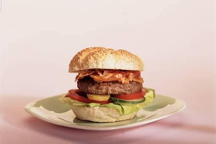 Thaise hamburger met papajasalsa