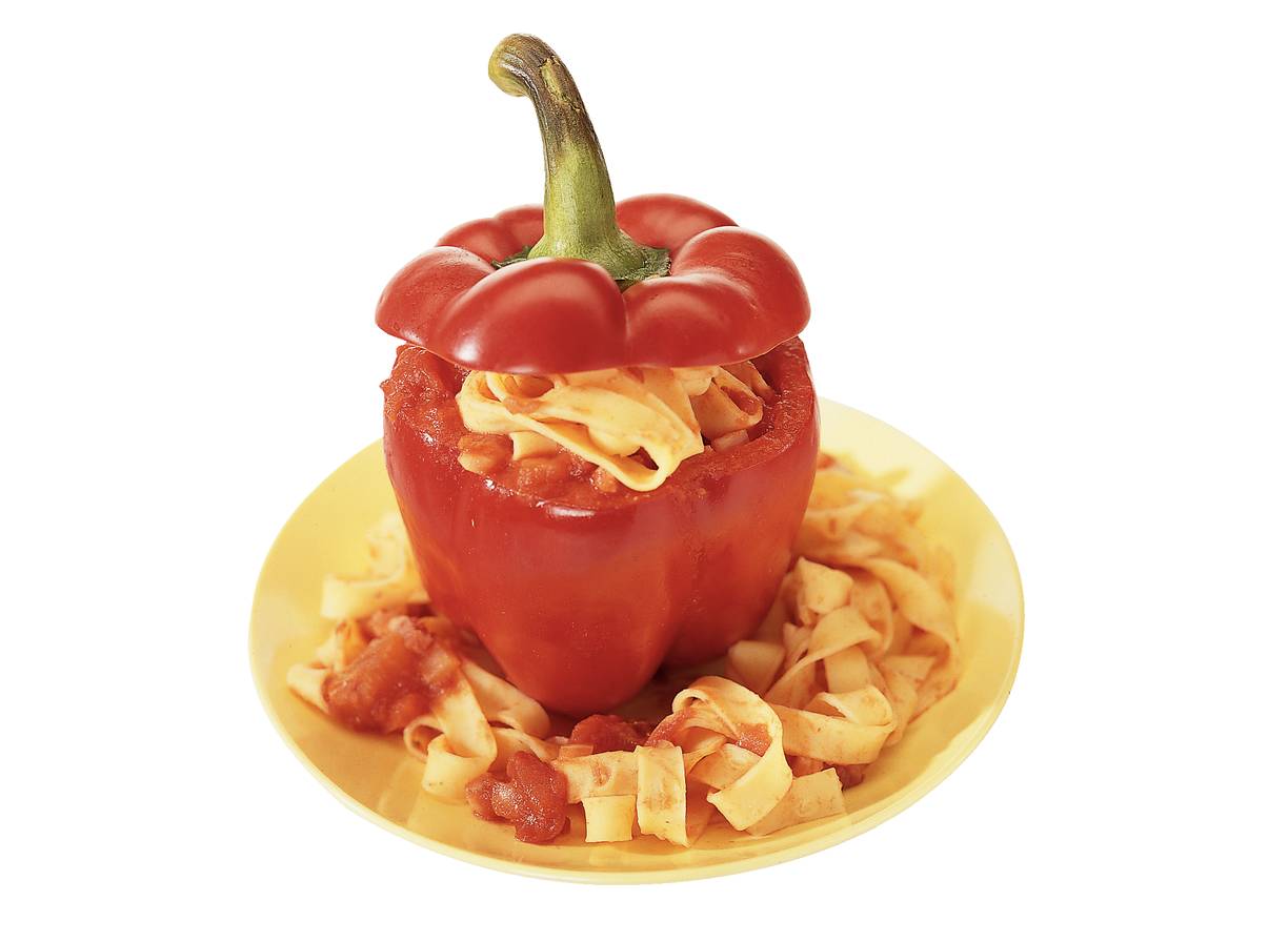 Hele paprika's gevuld met tagliatelle