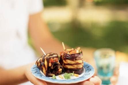 Auberginerolletjes met pijnboompitten
