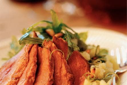 Oosterse eendenborst met rucola en meloen