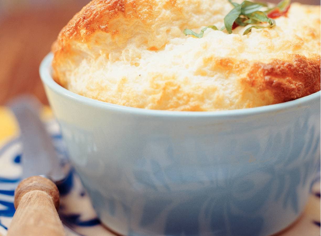 Basilicumsoufflé met gedroogde tomaatjes