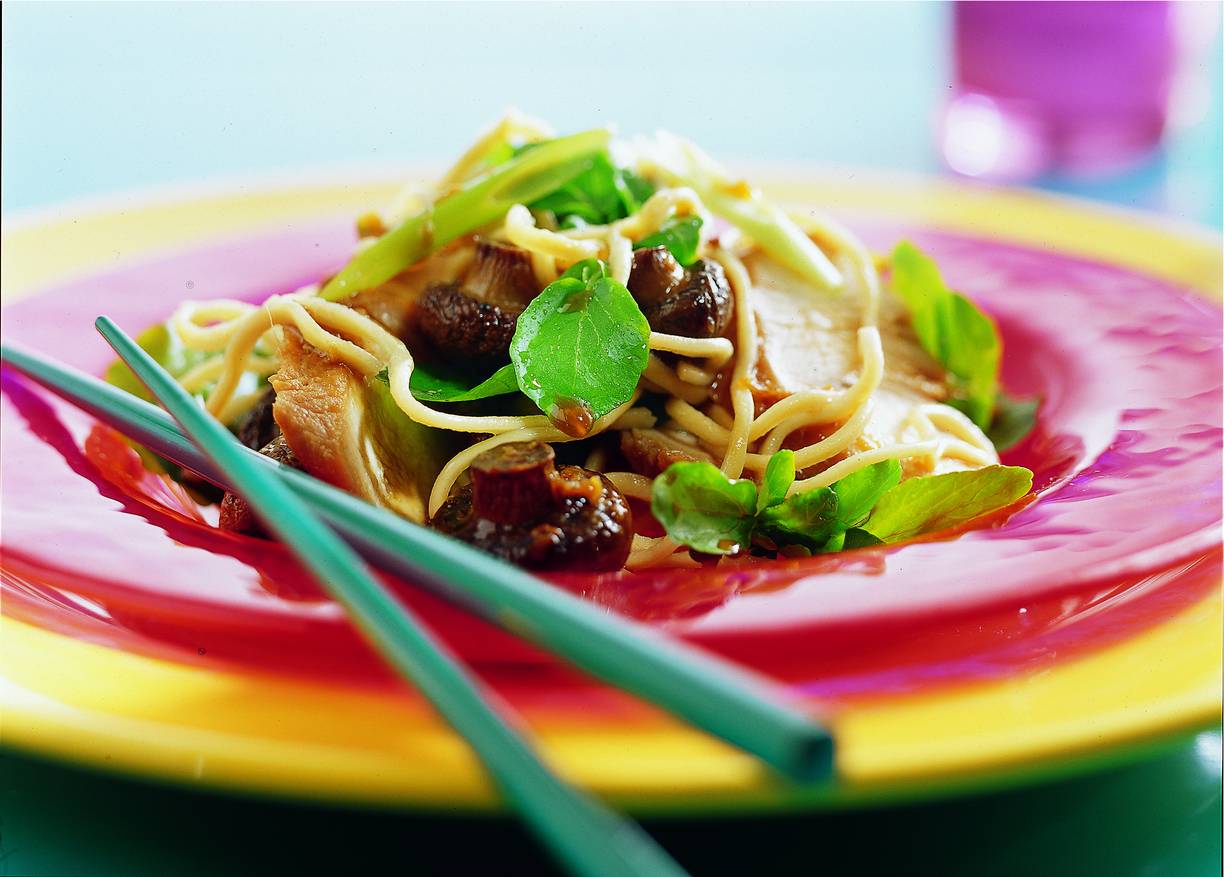 Teriyaki-kalkoen met champignons en waterkers
