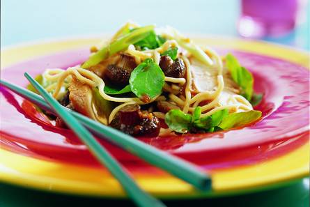 Teriyaki-kalkoen met champignons en waterkers