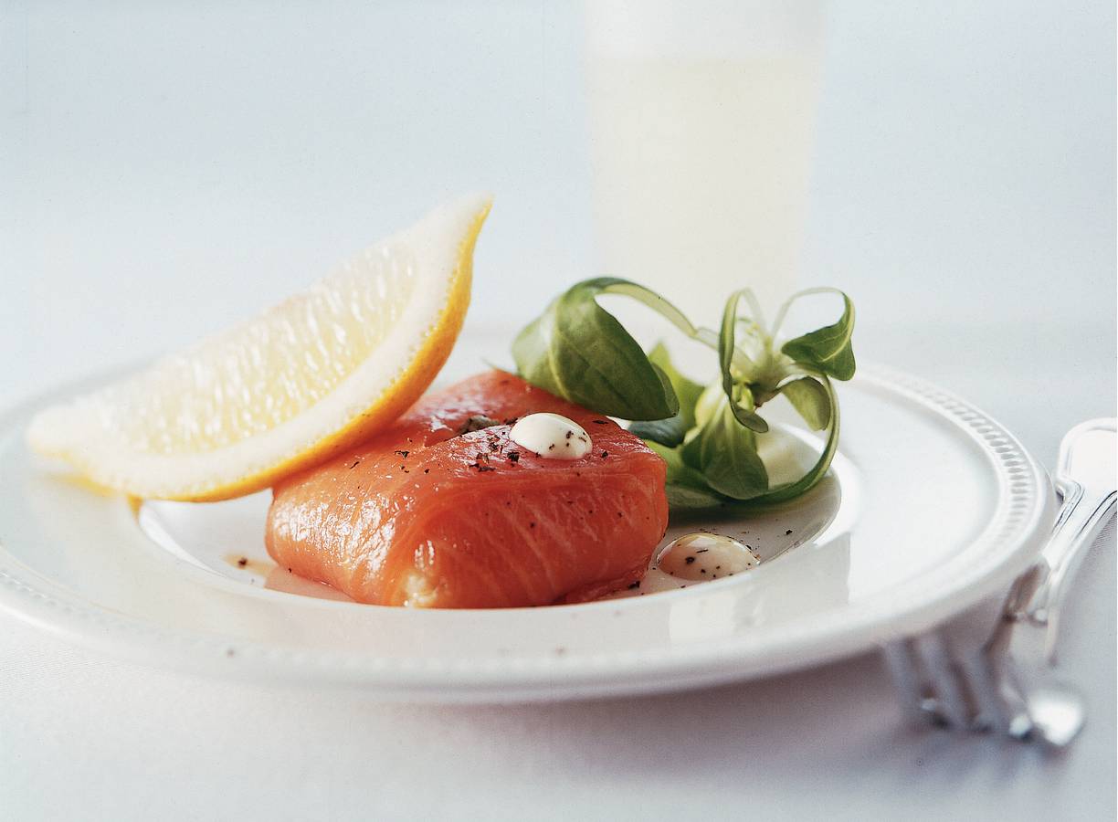 Zalmhapje met vulling in pastisdressing