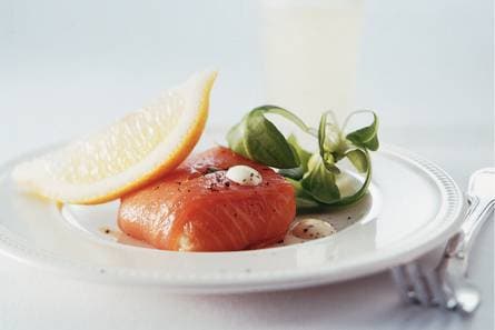 Zalmhapje met vulling in pastisdressing