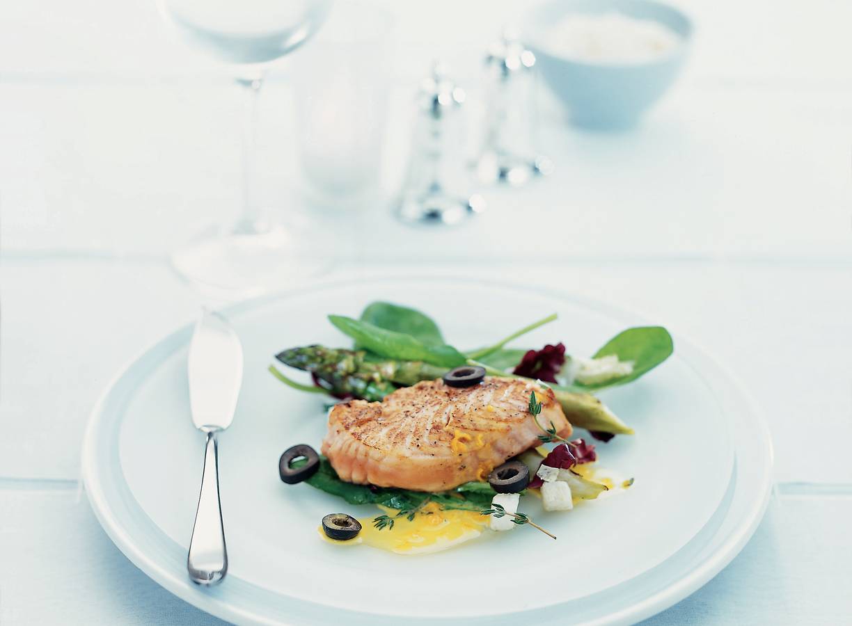Zalmhaas met romige sinaasappelsaus