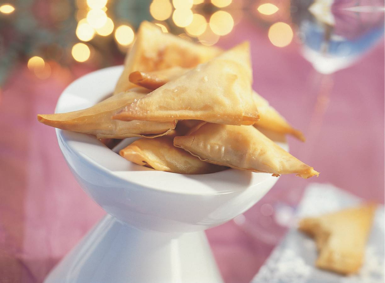 Samosa's met geitenkaas en zongedroogde tomatentapenade