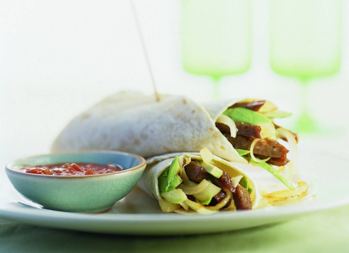 Tortilla met avocado en beefburger