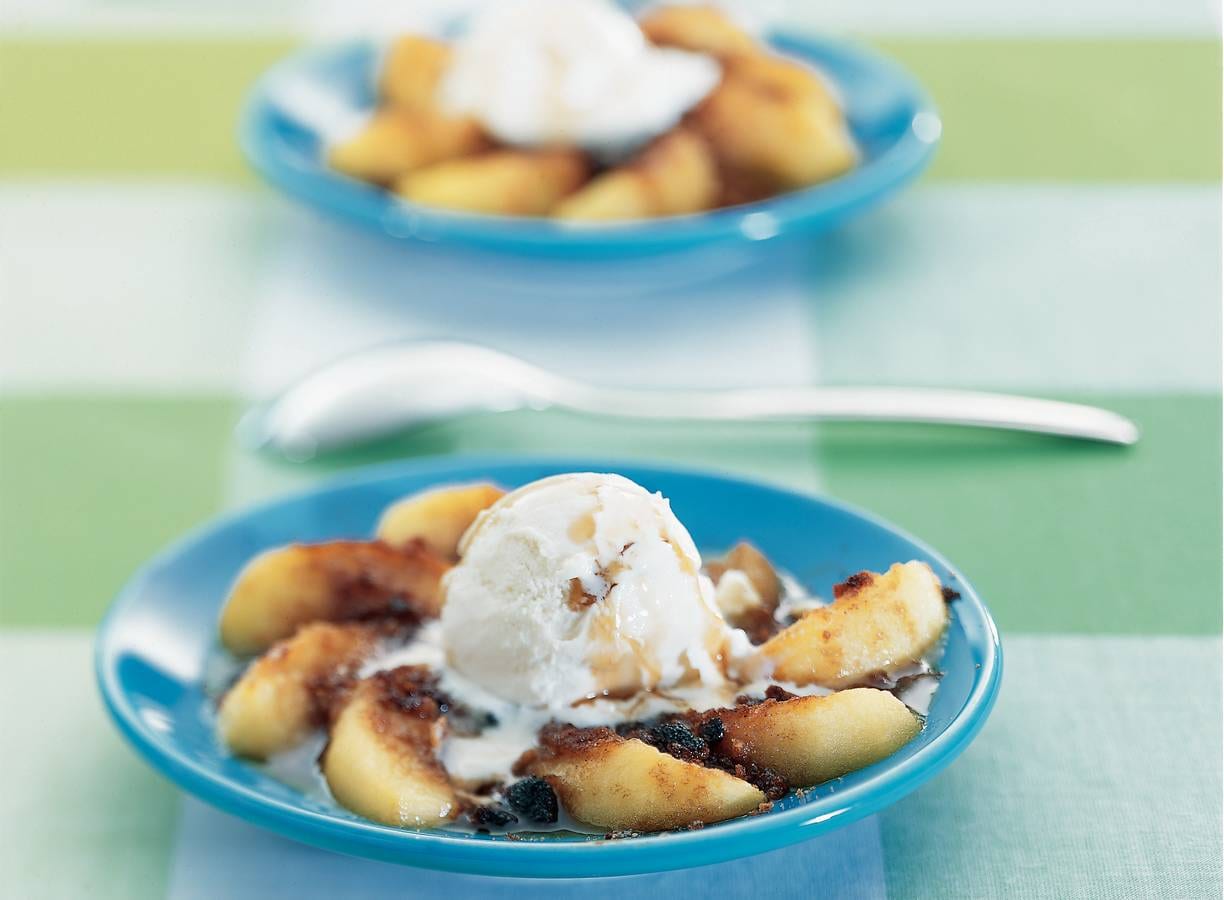 Gegratineerde appelpartjes met vanilleroomijs en wijnsiroop