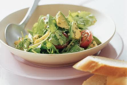 Raapstelensalade met avocado en peterseliedressing