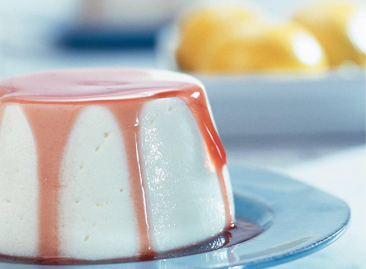 Griesmeelpudding met bessensap