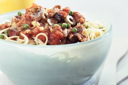 Pasta met ansjovis-olijvensaus