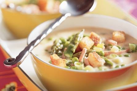 Mosterdsoep met asperge en ham