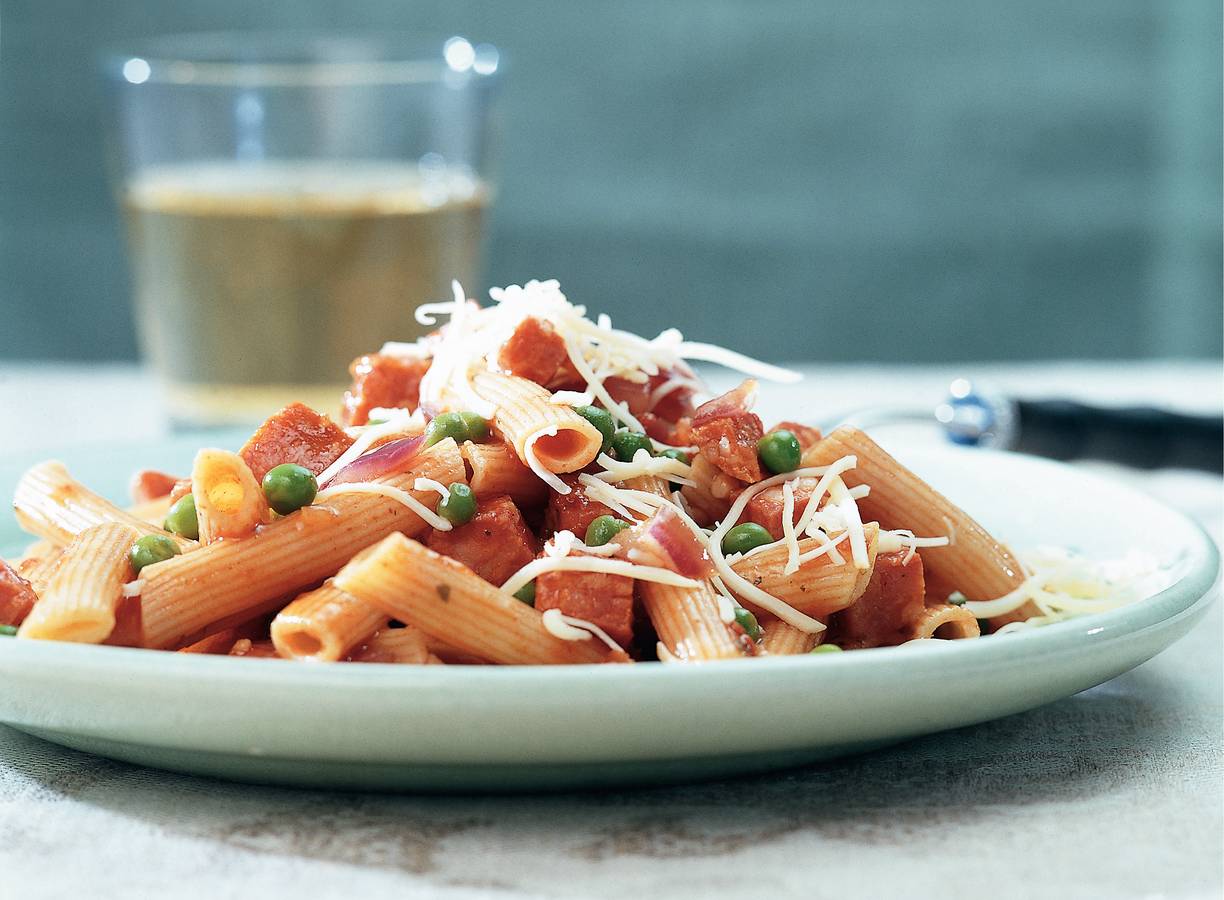 Penne met chorizo en doperwten