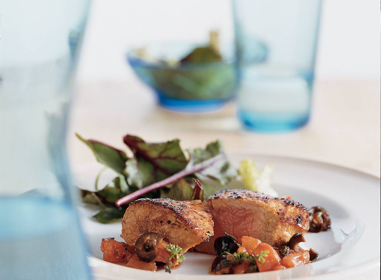 Gebakken kalfsoesters met mediterrane tomatensaus